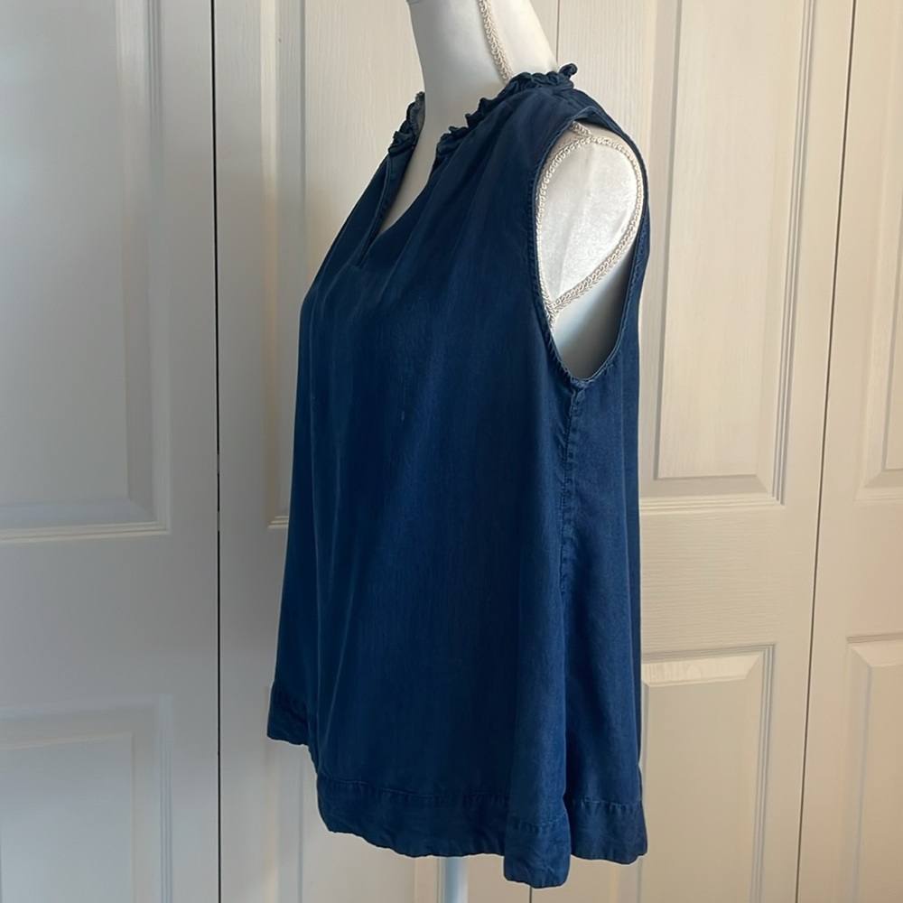 Anne Klein Women’s SZ M Sleeveless Pullover Ruffle Neck Denim -Look Soft Top - Picture 5 of 13